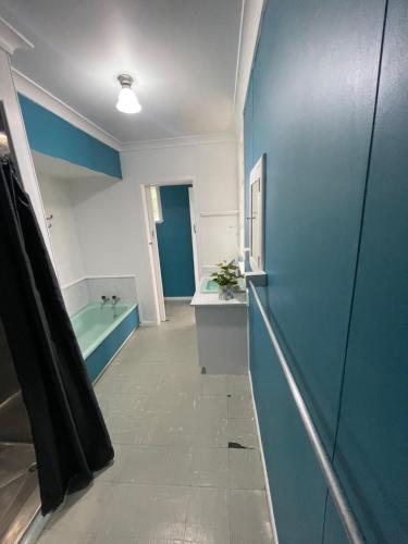 ห้องน้ำ, River Farm Retreat in มังกาเวคา