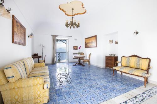 Suite with Sea View image 10