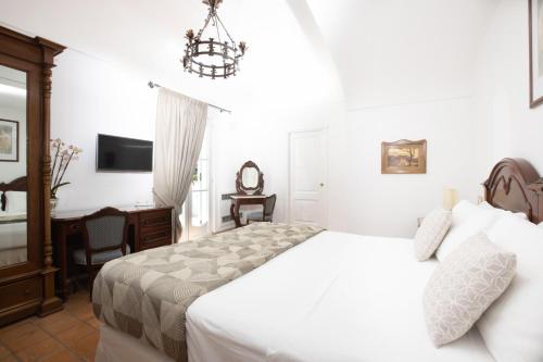 Double Room image 10