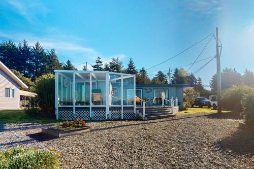 Gray Goose Beach Cottage in Coos Bay