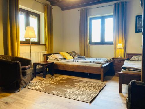1 double bed, 1 twin bed