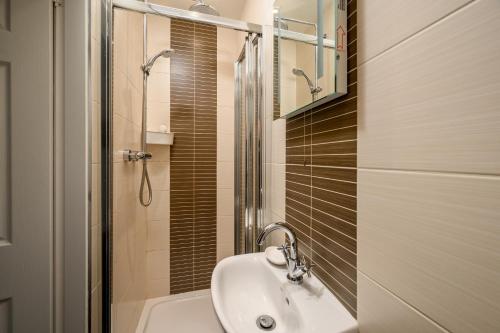 Adam Drysdale House - image 3