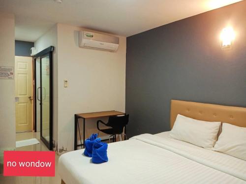 room detail thumbnail 2