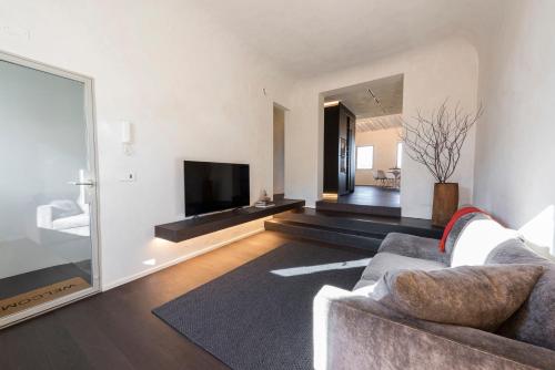 Three-Bedroom Apartment room in Bella Vista City View by MMega