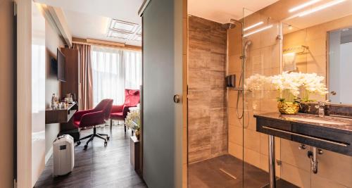 Premium Single Room image 3
