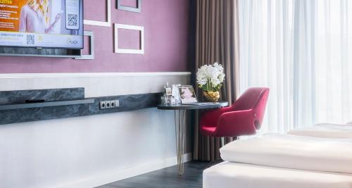 Premium Triple Room image 5