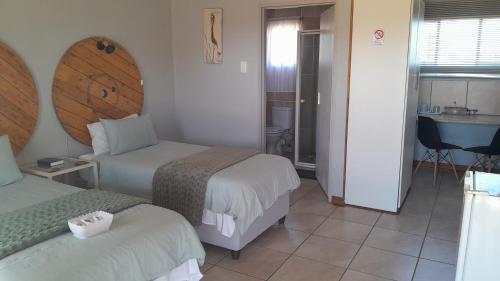 2 twin beds