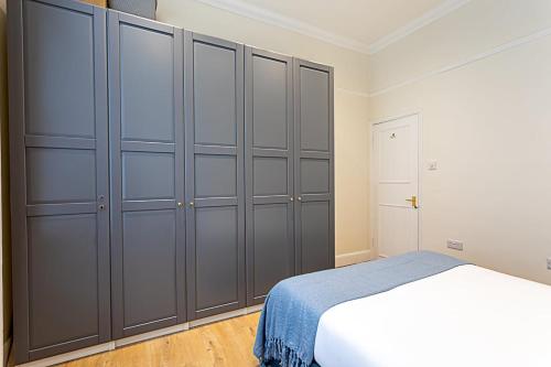 Modern Bayswater Flat - image 13
