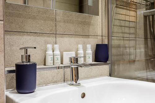 Modern Bayswater Flat - image 4