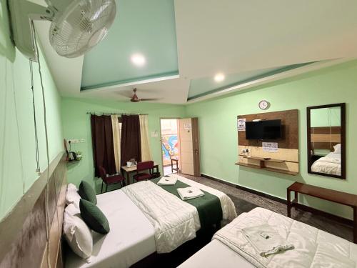 Basic Triple Room image 10