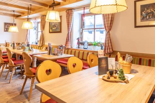 Étterem, Appartements Kirchenwirt in Kirchberg in Tirol Városközpont