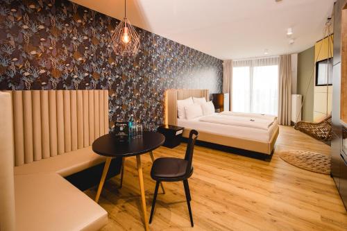 Superior Double Room image 8