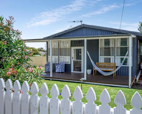 Lil Blue Surf Shack family and pet friendly