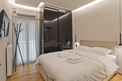 Stylish Ilisia Stay Luxury Fully Reno 2BR, 2BA Apt, Athen