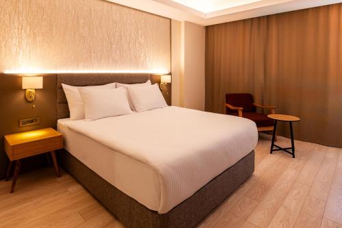 Double Room image 7