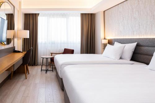 Standard Twin Room image 4
