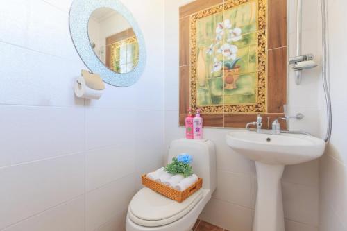 room detail thumbnail 2