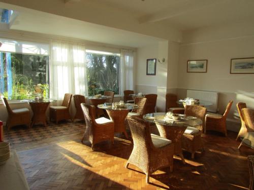 St Maur - image 6