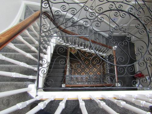 St Maur - image 4
