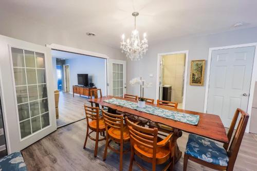 Large 6BR, 6 Bath in the city of Niagara Falls, Niagara Falls (foto 3)