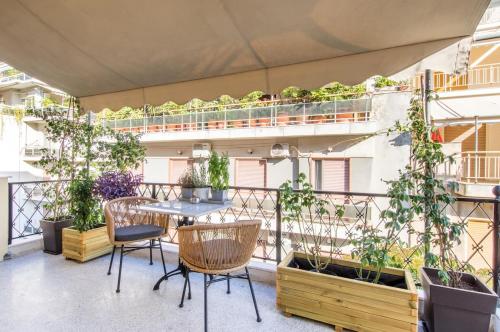 Modern Home w Balcony near Kolonaki - image 3