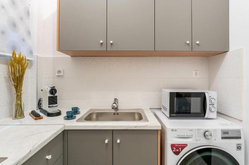 Quiet 1br Home Near Plaka & Acropolis - image 3