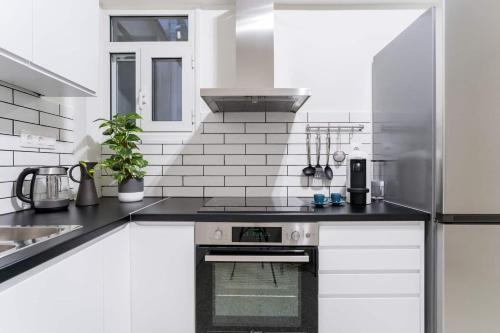 Spacious 3BR Home near Acropolis Museum - image 13