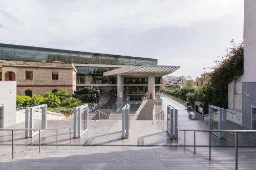 Spacious 3BR Home near Acropolis Museum - image 5