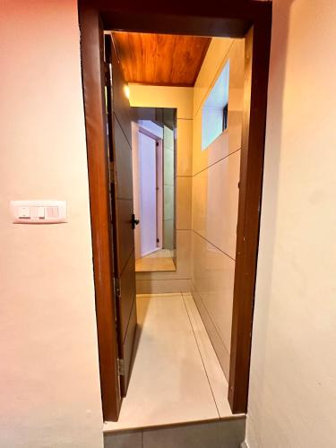 Bathroom, City Palace Hotel in Ooty Lake