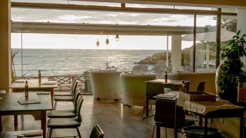 624077402 Hostal Empúries