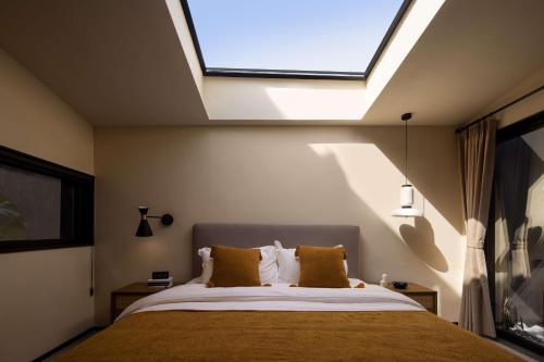 1 queen bed, 1 double bed