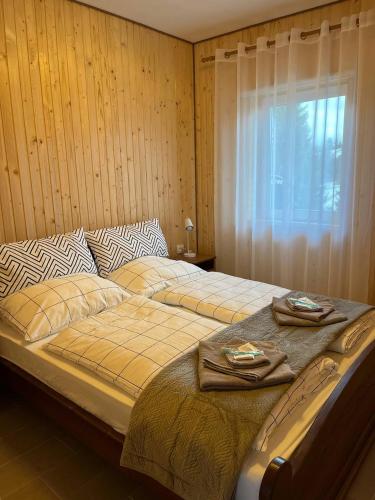 One-Bedroom Apartment with Balcony and Mountain View