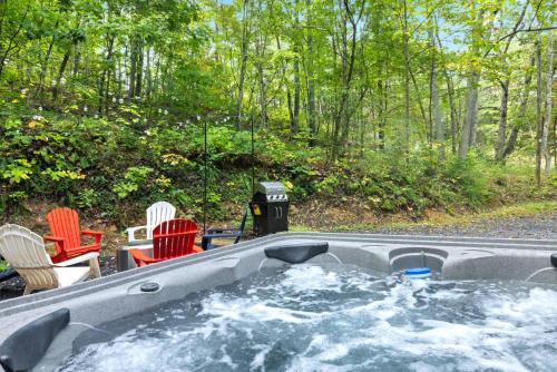 Hot tub, Mountain cabin w hot tub & fire pit in New Market (VA)
