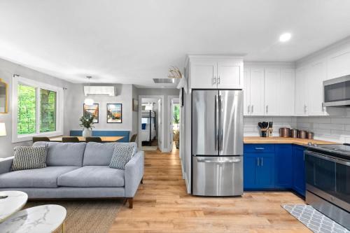 Kitchen, Mountain cabin w hot tub & fire pit in New Market (VA)