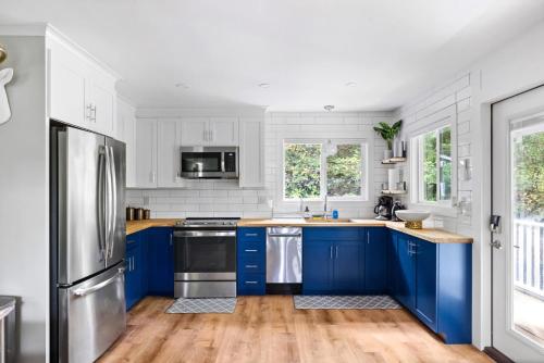 Kitchen, Mountain cabin w hot tub & fire pit in New Market (VA)