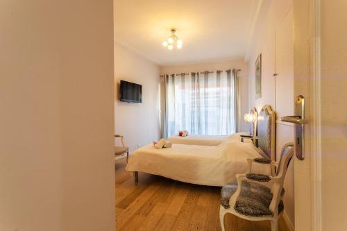 Apartment with Terrace image 9