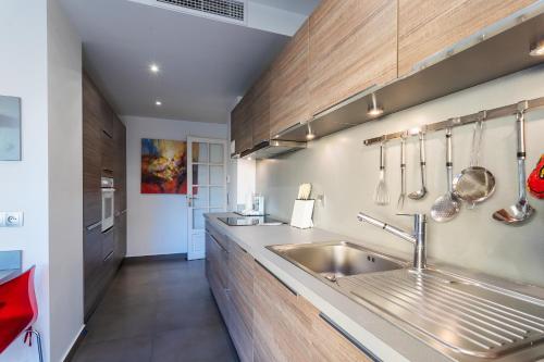 Apartment with Terrace image 7