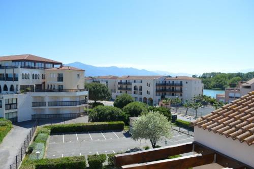 Two-Bedroom Apartment with Balcony and Sea View image 2