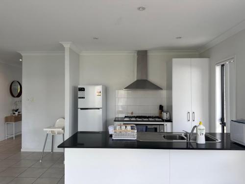 Coomera Family Home 10 Min away from Theme Parks!