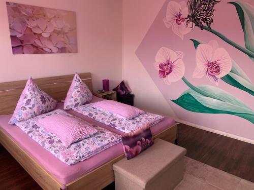 2 bedrooms, 3 beds