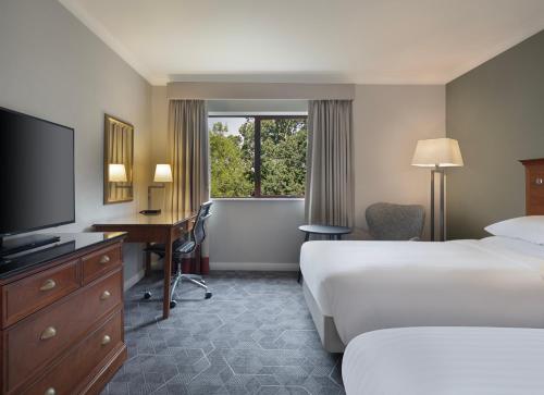 2 twin beds