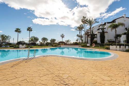 مسبح, Afrodite Apartment - Frontline Beach in Playa del Sol Villacana