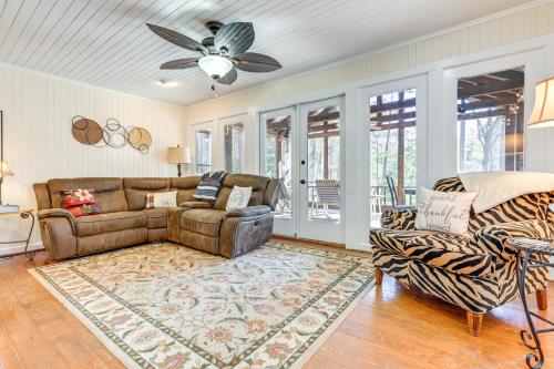 Secluded Hamilton Cabin Retreat w/ Private Lake! in Hamilton (GA)