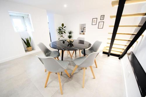 B House in กอร์เตเซีย