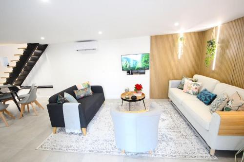B House in กอร์เตเซีย