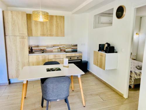 Sun7 appart T2, avec piscine partagee, logement moderne et cosy in Petit-Bourg