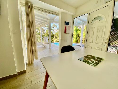 Sun7 appart T2, avec piscine partagee, logement moderne et cosy in Petit-Bourg