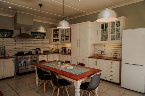 Mopama Manor Mopama Manor