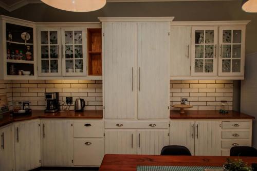 Mopama Manor Mopama Manor