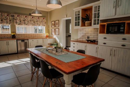 Mopama Manor Mopama Manor